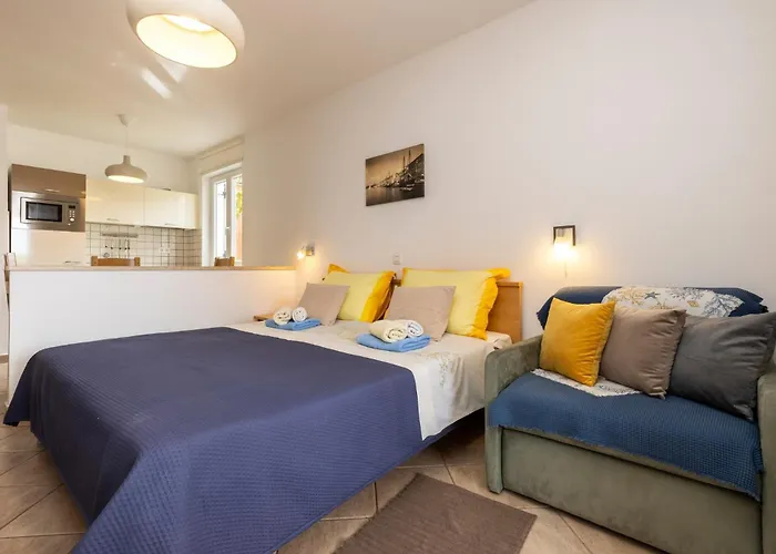 Apartman Seaside With A Swimming Pool Losinj, Losinj - 22580