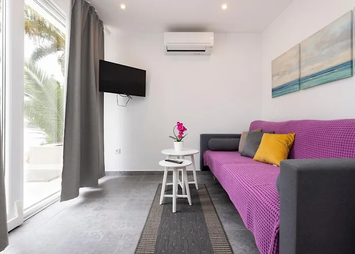 Seaside With A Swimming Pool Losinj, Losinj - 22580 Apartman Mali Lošinj