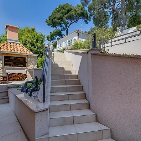 Seaside With A Swimming Pool Losinj, Losinj - 22580 Apartmán