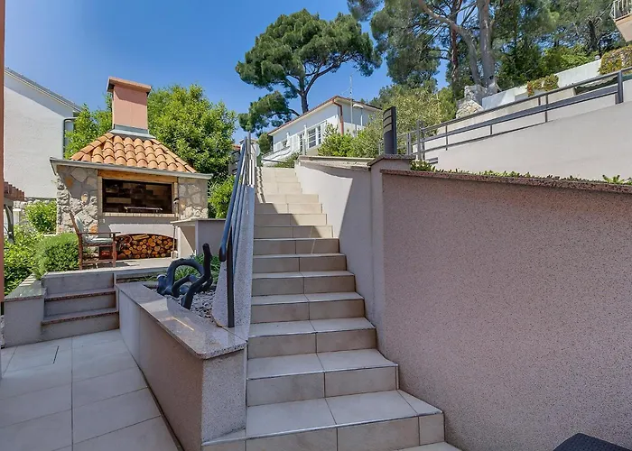 Seaside With A Swimming Pool Losinj, Losinj - 22580 شقة